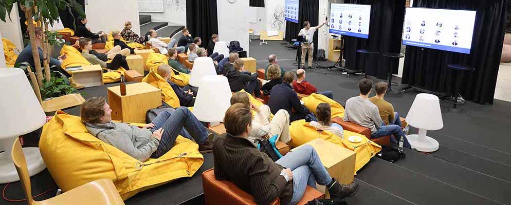 kuva OtaDATAn järjestämästä tekoälyyn liittyvästä tapahtumasta.